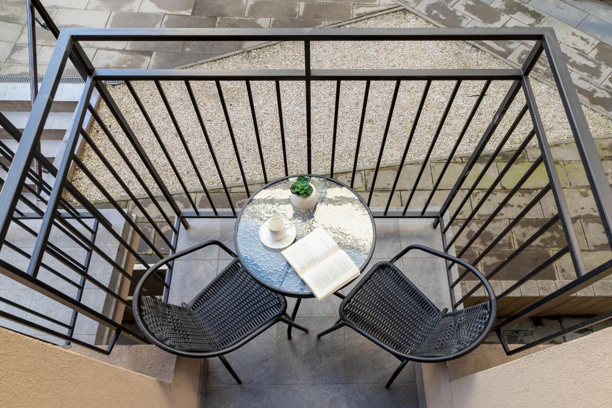 Comfortable And Elegant Studio With Balcony For 4 People In Cracow By Renters Apartment