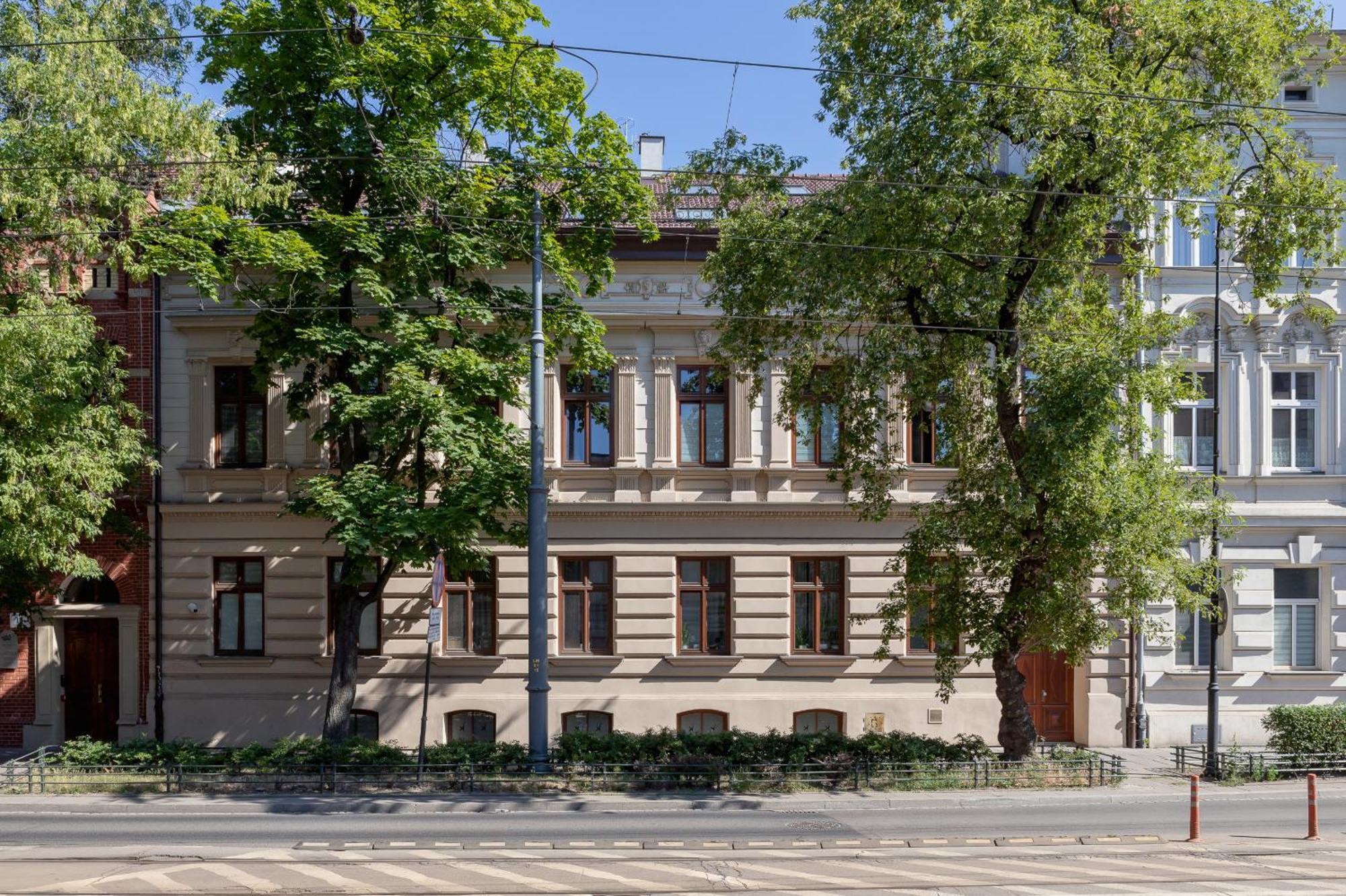 Comfortable And Elegant Studio With Balcony For 4 People In Cracow By Renters Apartment Krakow