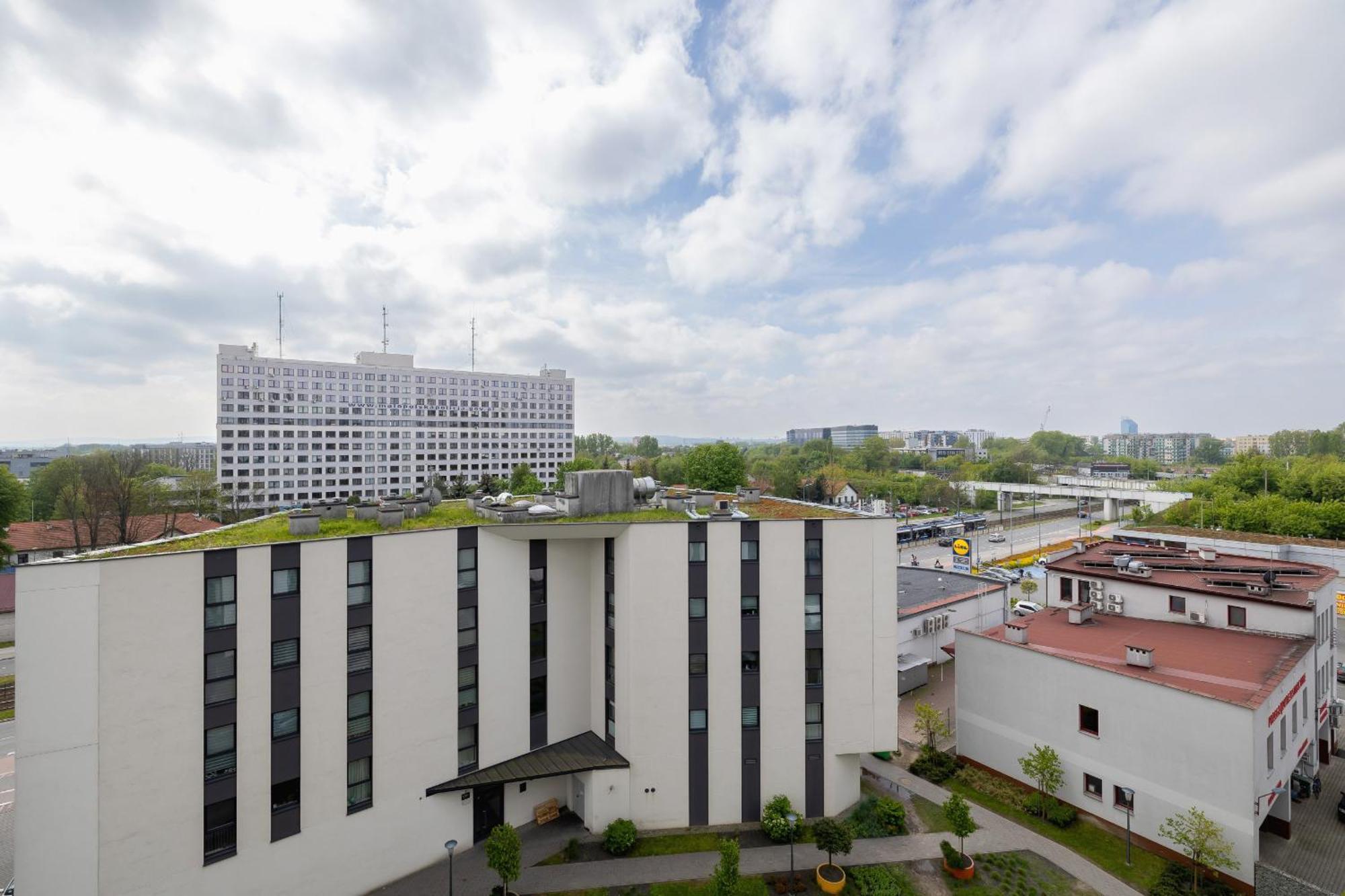 Mogilska With Parking Near Tauron Arena By Renters *