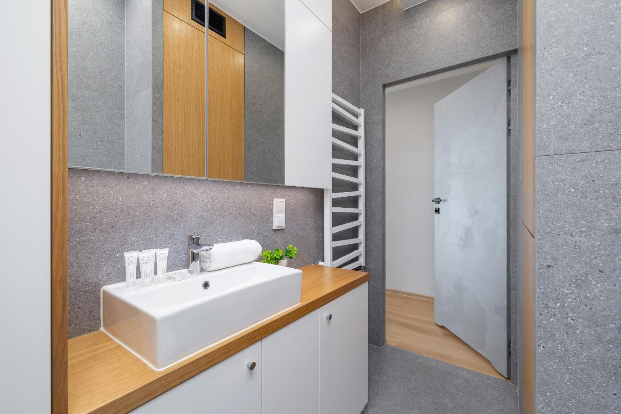 Apartment Mogilska With Parking Near Tauron Arena By Renters