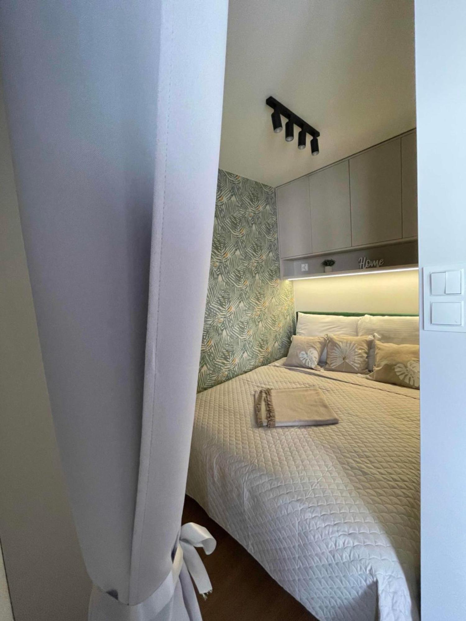 41 Apartment *