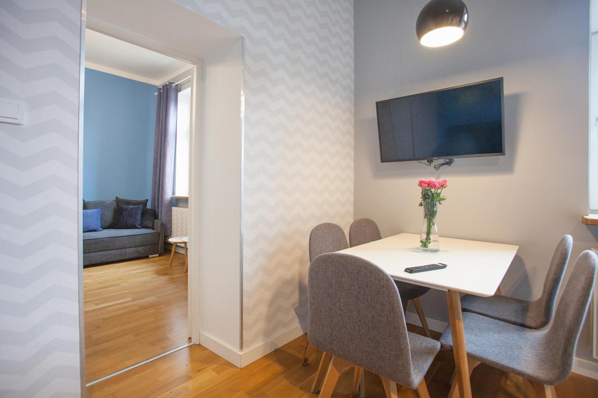 Smart Old Town Apartment *