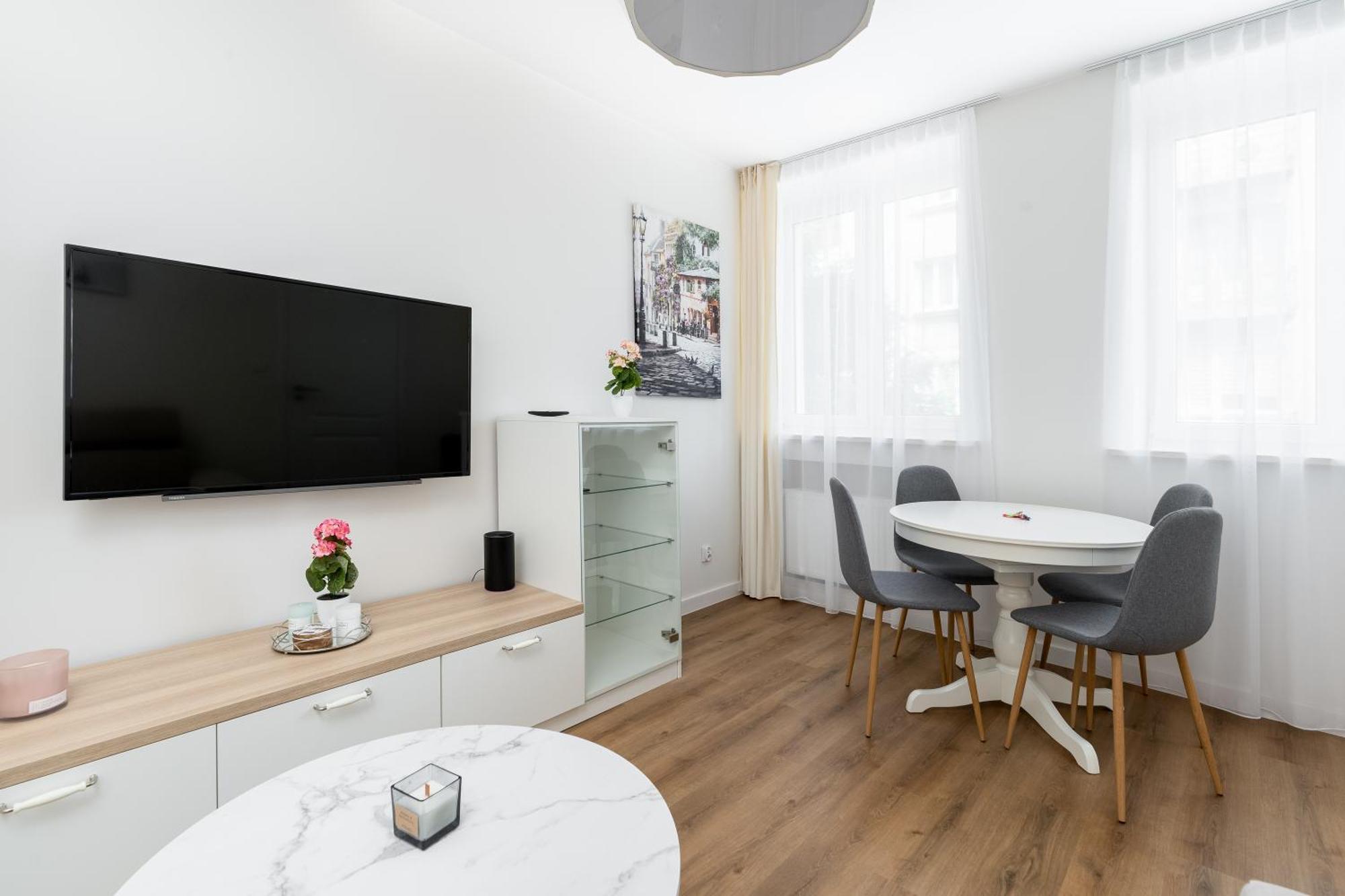 Old Town White Apartment