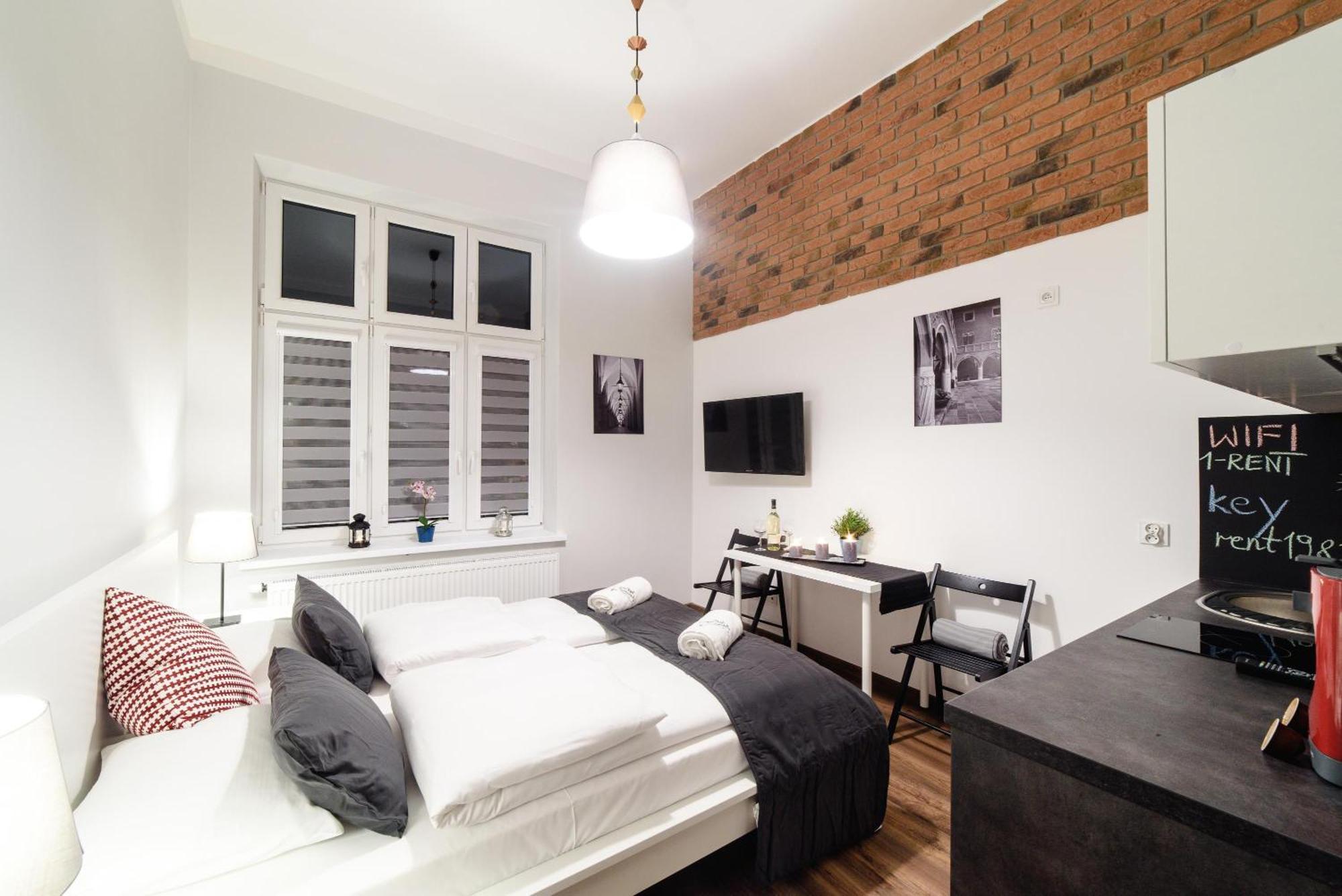 2 Nights - Great Location, Right Next To Main Rail And Bus Station, 10 Min To Main Square By Foot Aparthotel Krakau