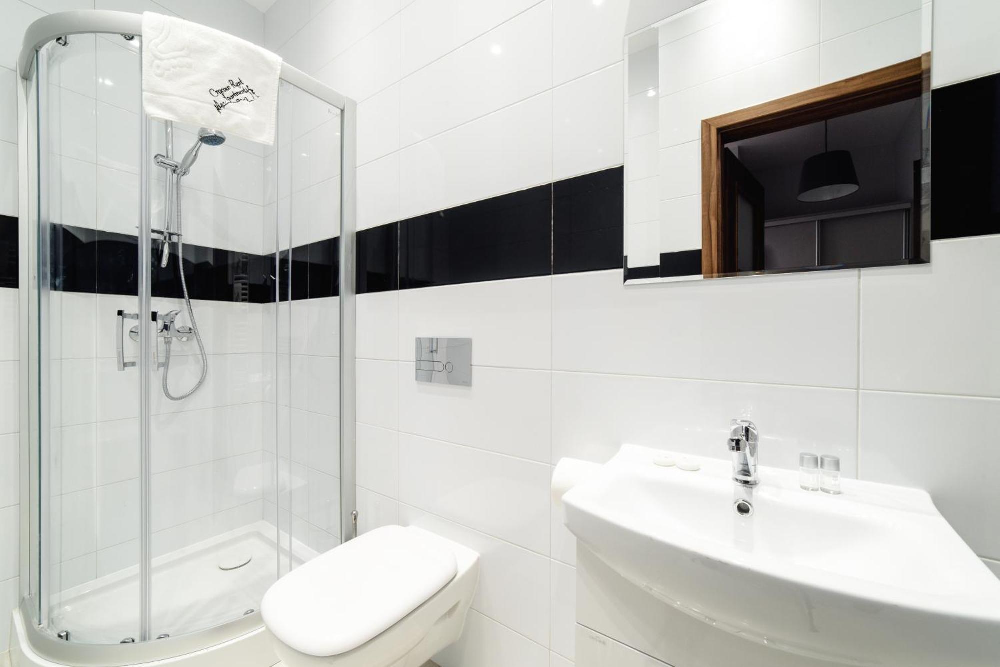 Aparthotel 2 Nights - Great Location, Right Next To Main Rail And Bus Station, 10 Min To Main Square By Foot