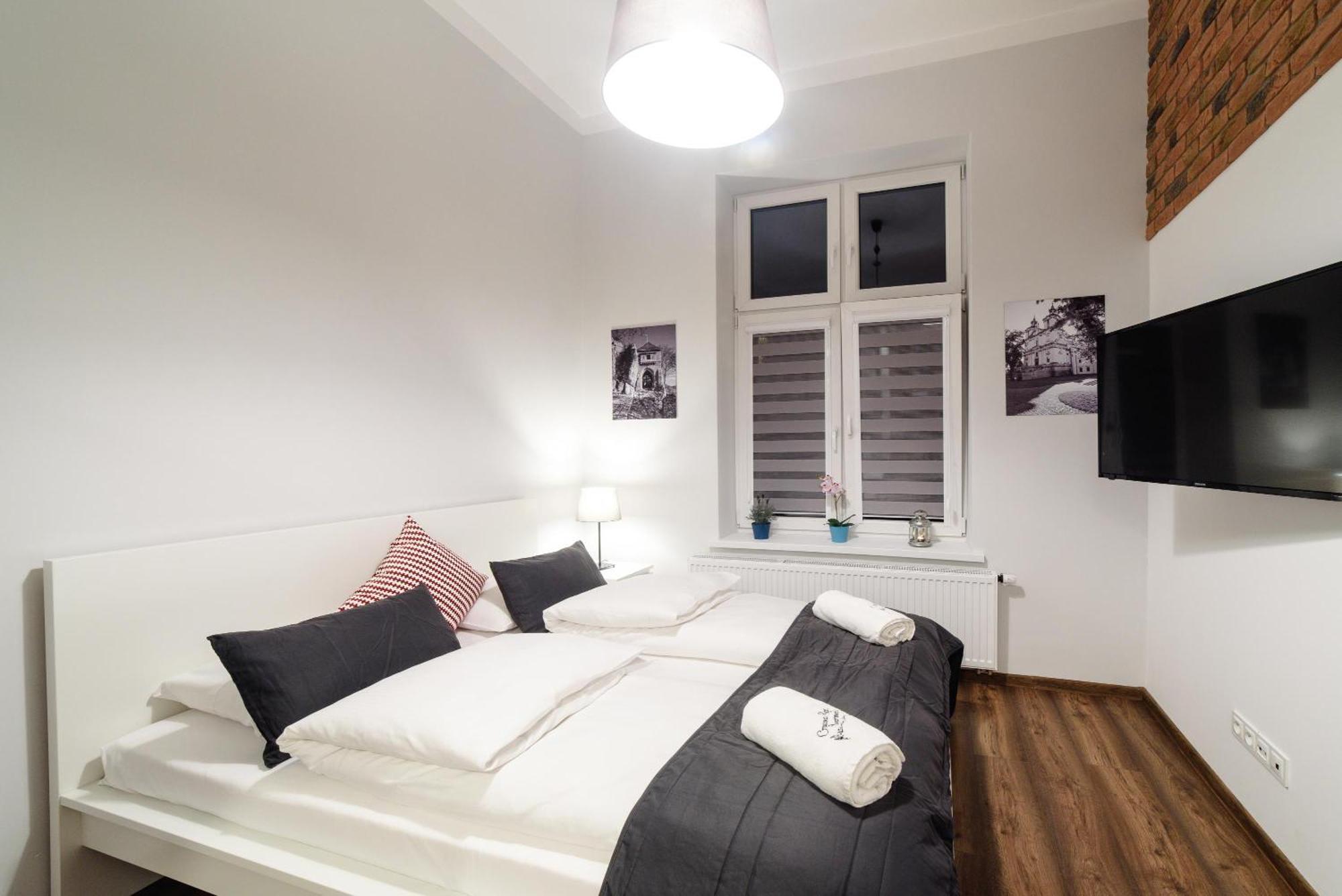 2 Nights - Great Location, Right Next To Main Rail And Bus Station, 10 Min To Main Square By Foot Krakau