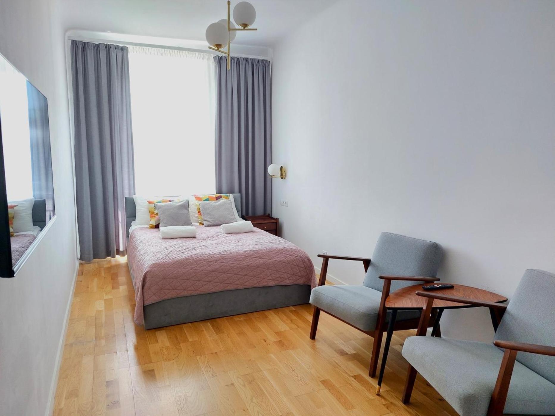 Unique Style Old Town - 25 Min From The Airport - By Homelike Appartement