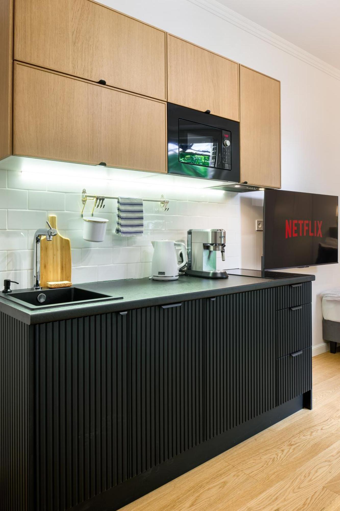 Zjawiskowy Obok Dworca Glownego Z Netflix I Ac *