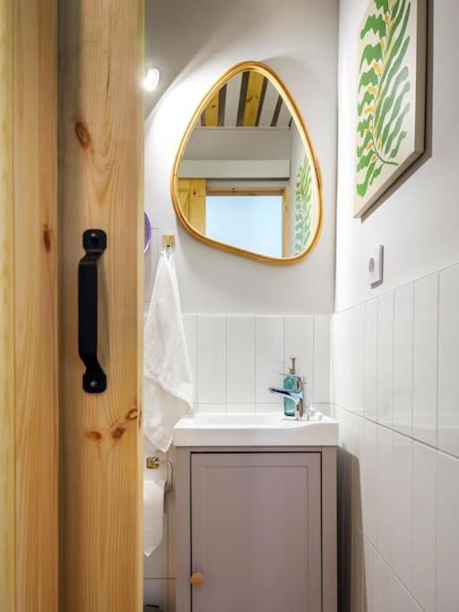 Crocus Narrow / Kochanowskiego Apartment Krakau