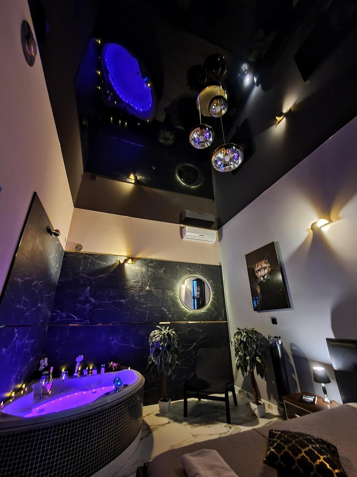 Z Jacuzzi Apartment *