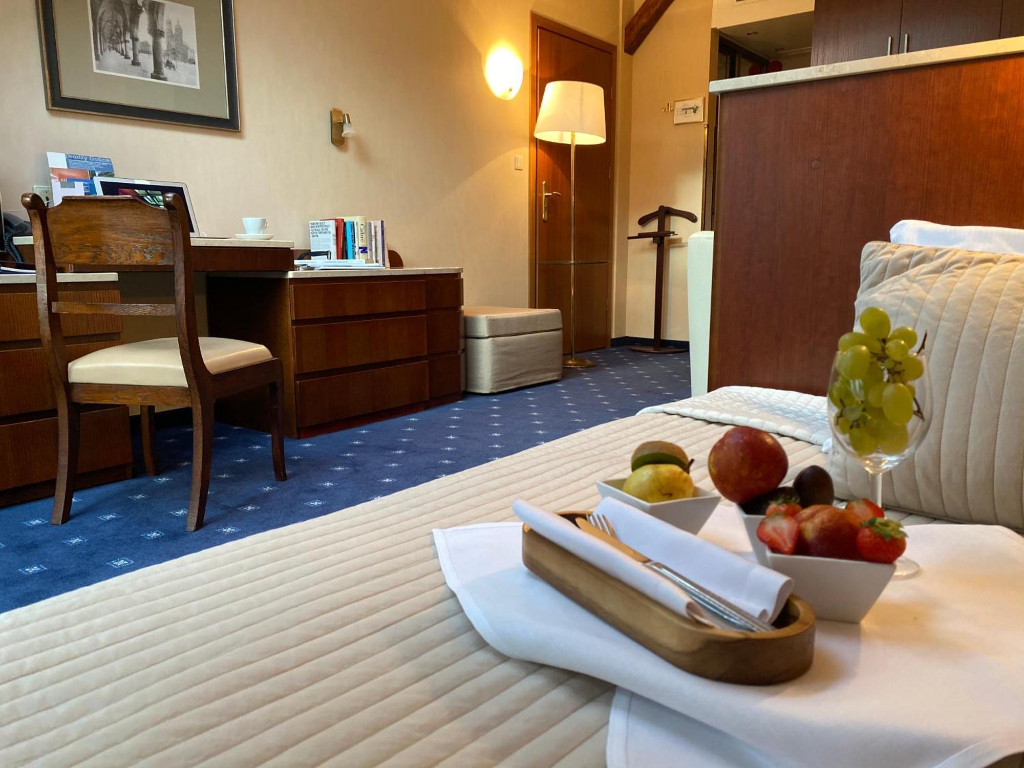 Hotel Booking Crown Piast & Spa