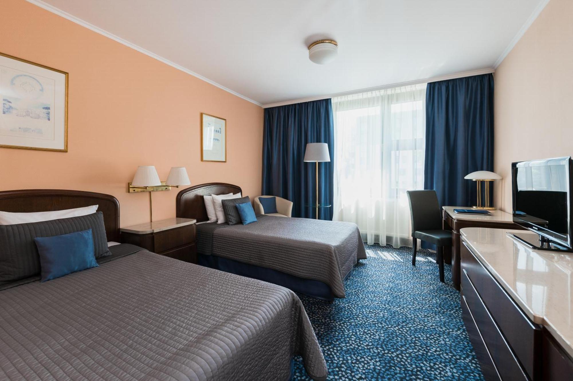 Booking Crown Piast & Spa