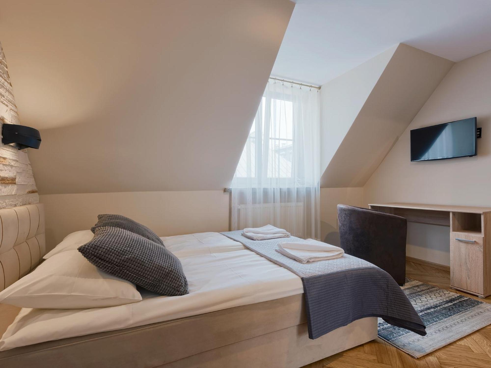 Around Market Square Apartment Krakow
