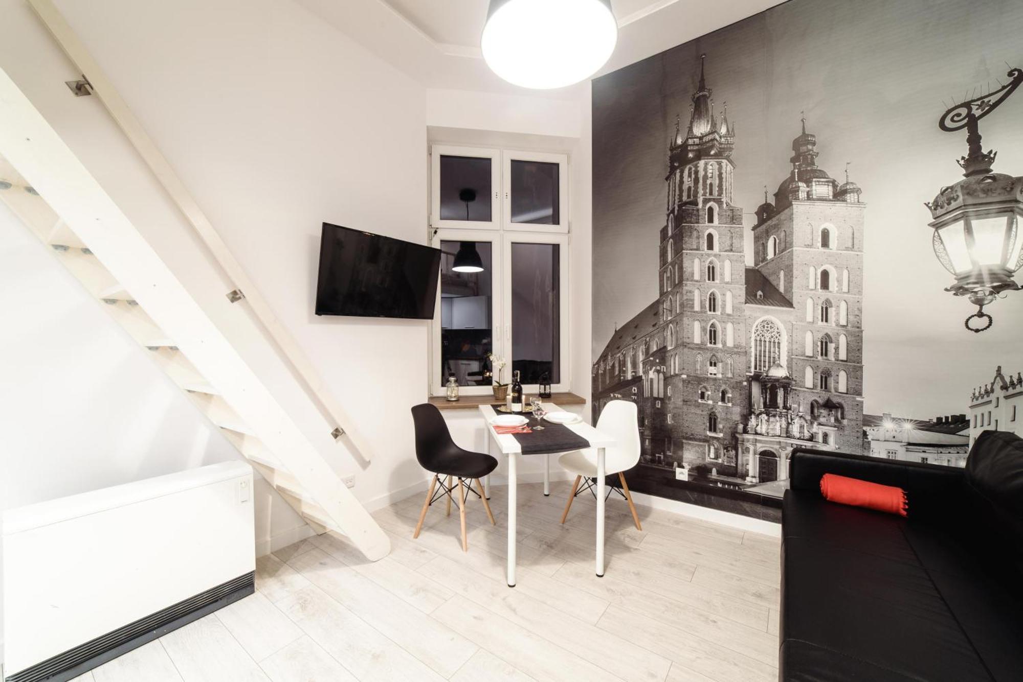 2 Nights - Great Location, Right Next To Main Rail And Bus Station, 10 Min To Main Square By Foot 3*