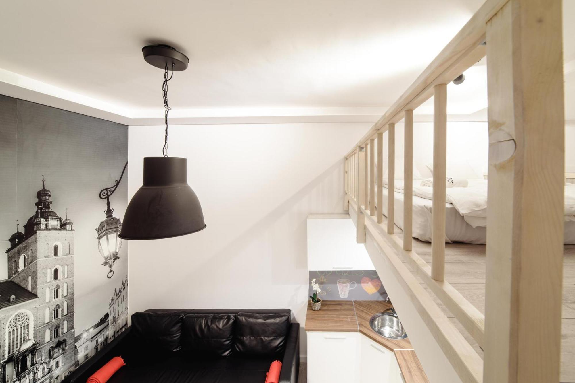 2 Nights - Great Location, Right Next To Main Rail And Bus Station, 10 Min To Main Square By Foot 3*