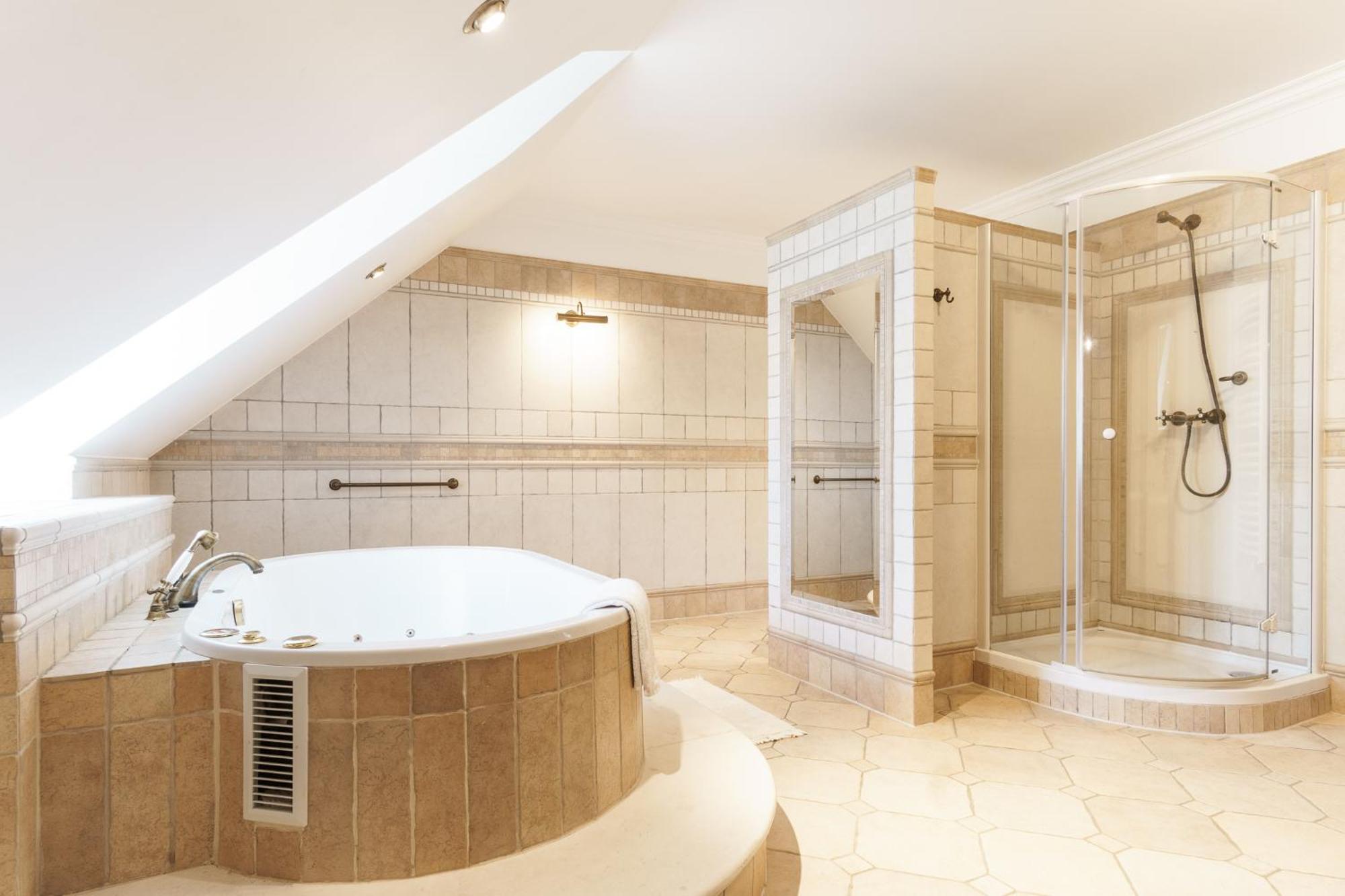 Aparthotel W Dworku Cheval *