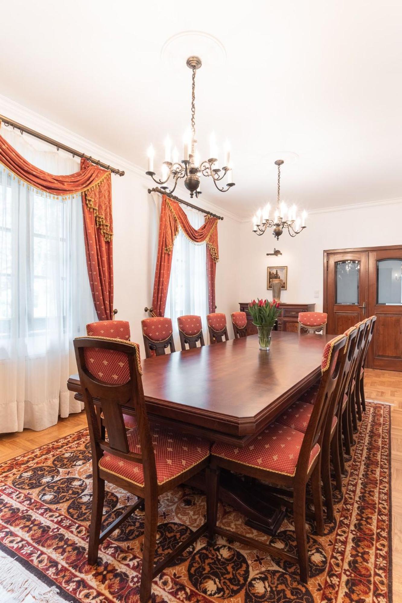 W Dworku Cheval Aparthotel