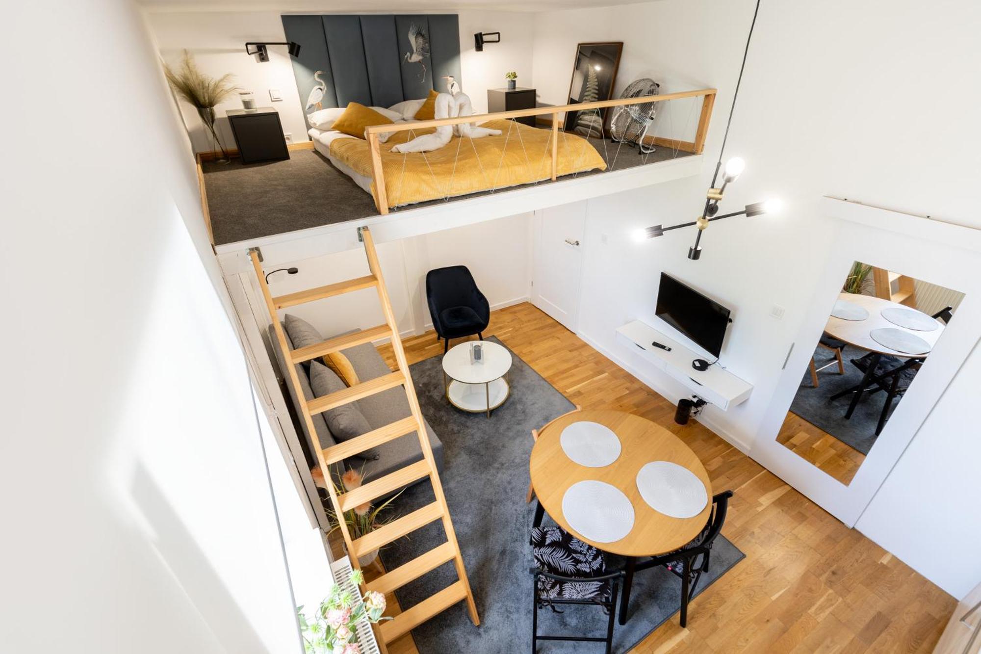 Old Town Chic With Mezzanine