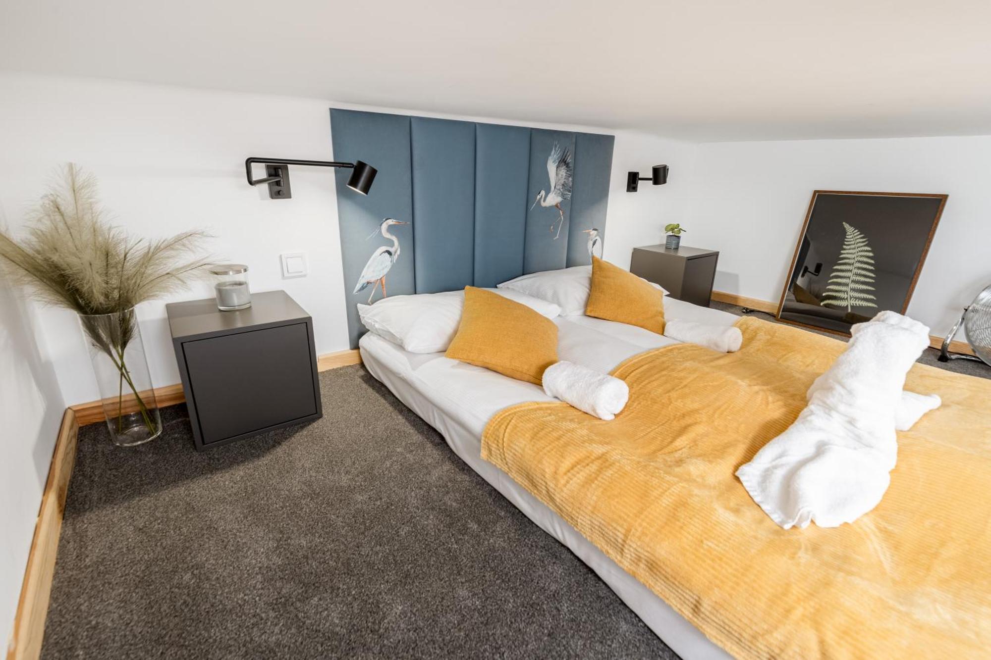 Old Town Chic With Mezzanine Apartament *
