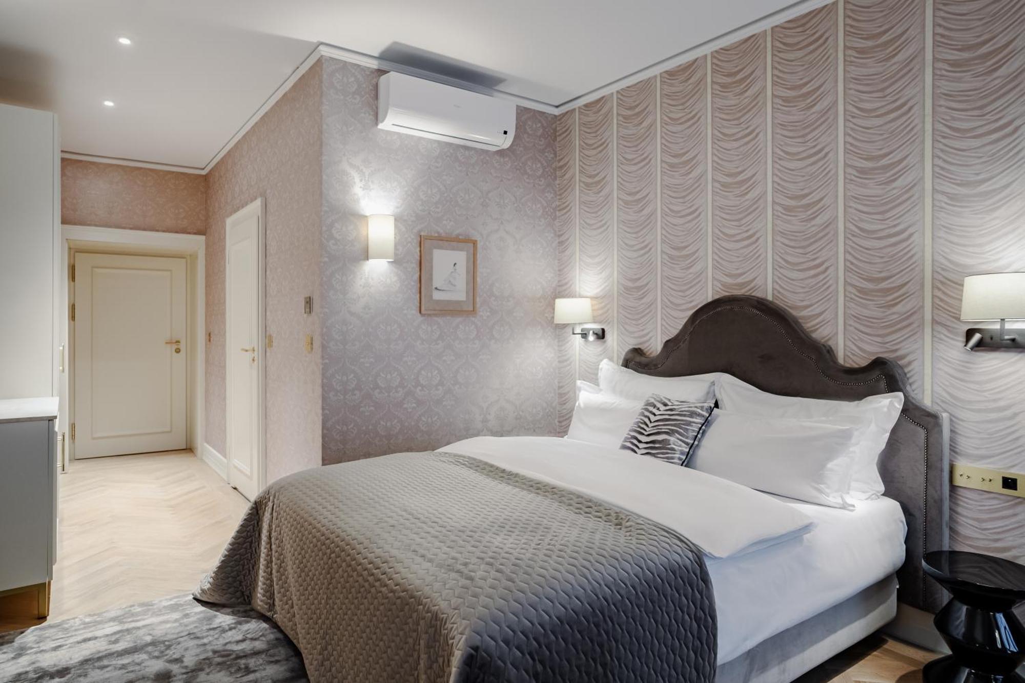 Unicus Palace Old Town - Destigo Hotel