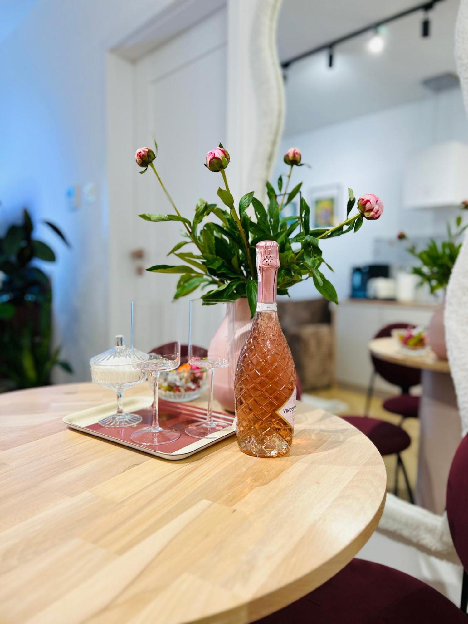 Charming In A Area- Free Parking Apartment