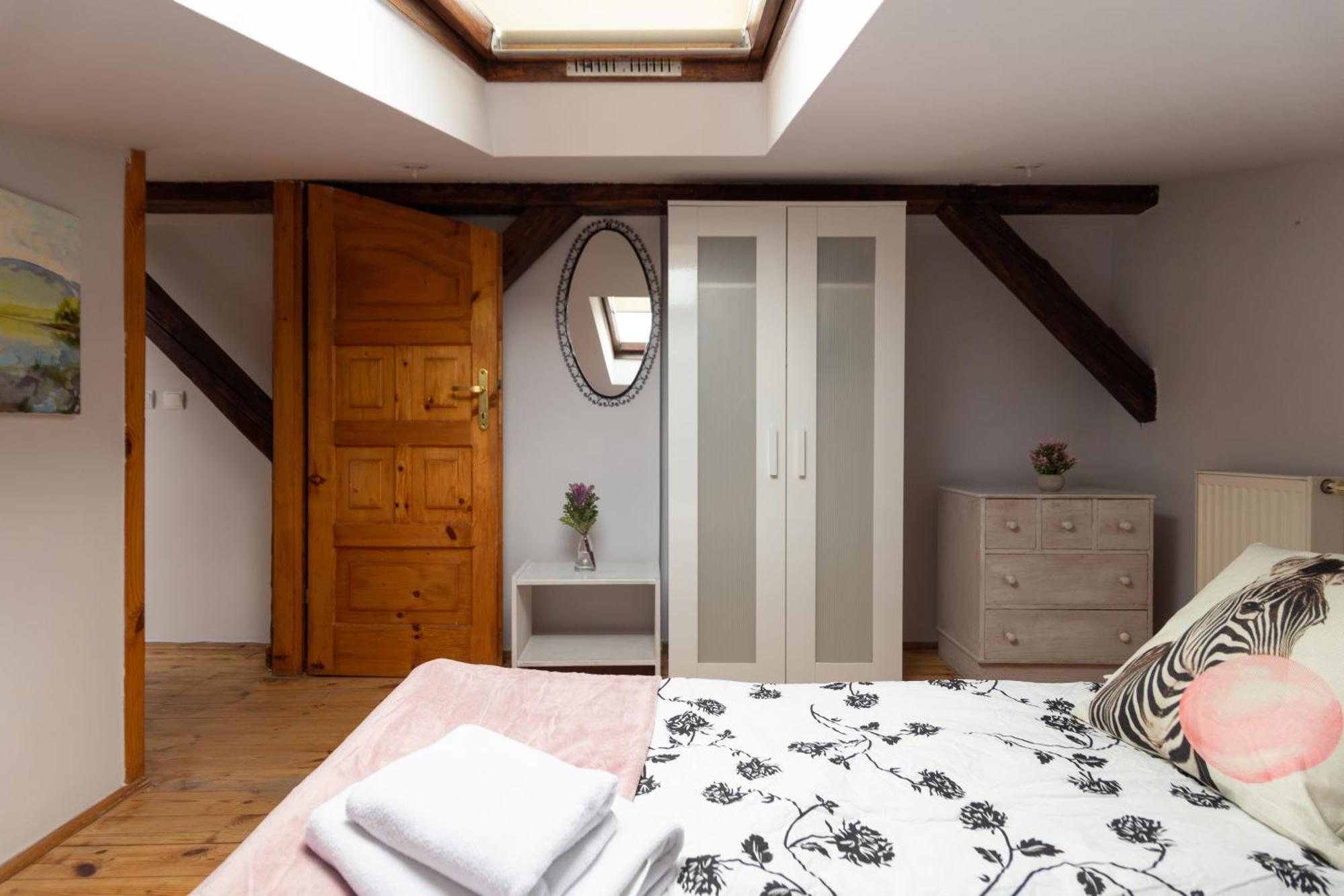 Sky's The Limit! Spacey Loft Apartment Krakow