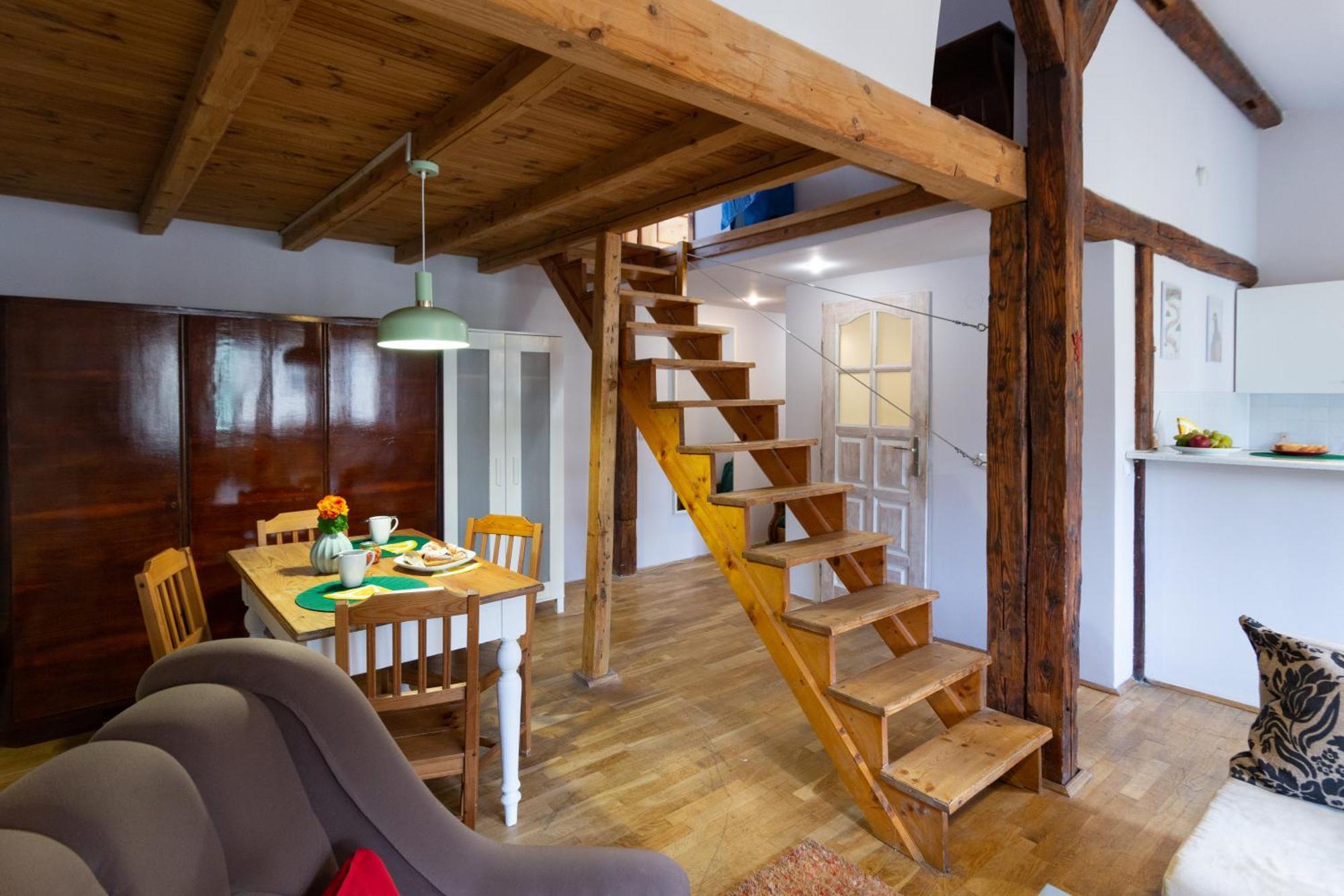 Sky's The Limit! Spacey Loft Apartment Krakow