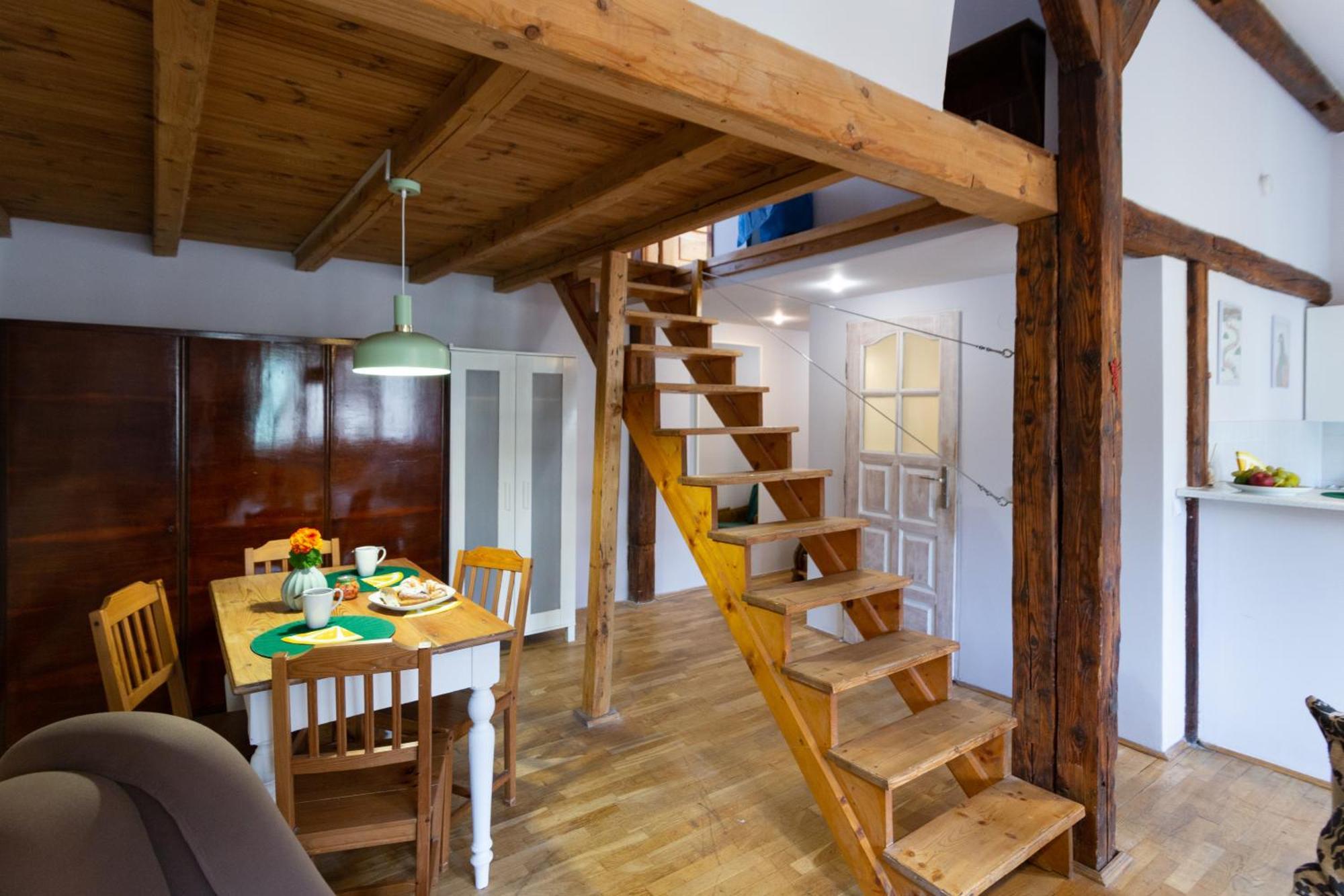 Apartment Sky's The Limit! Spacey Loft Krakow
