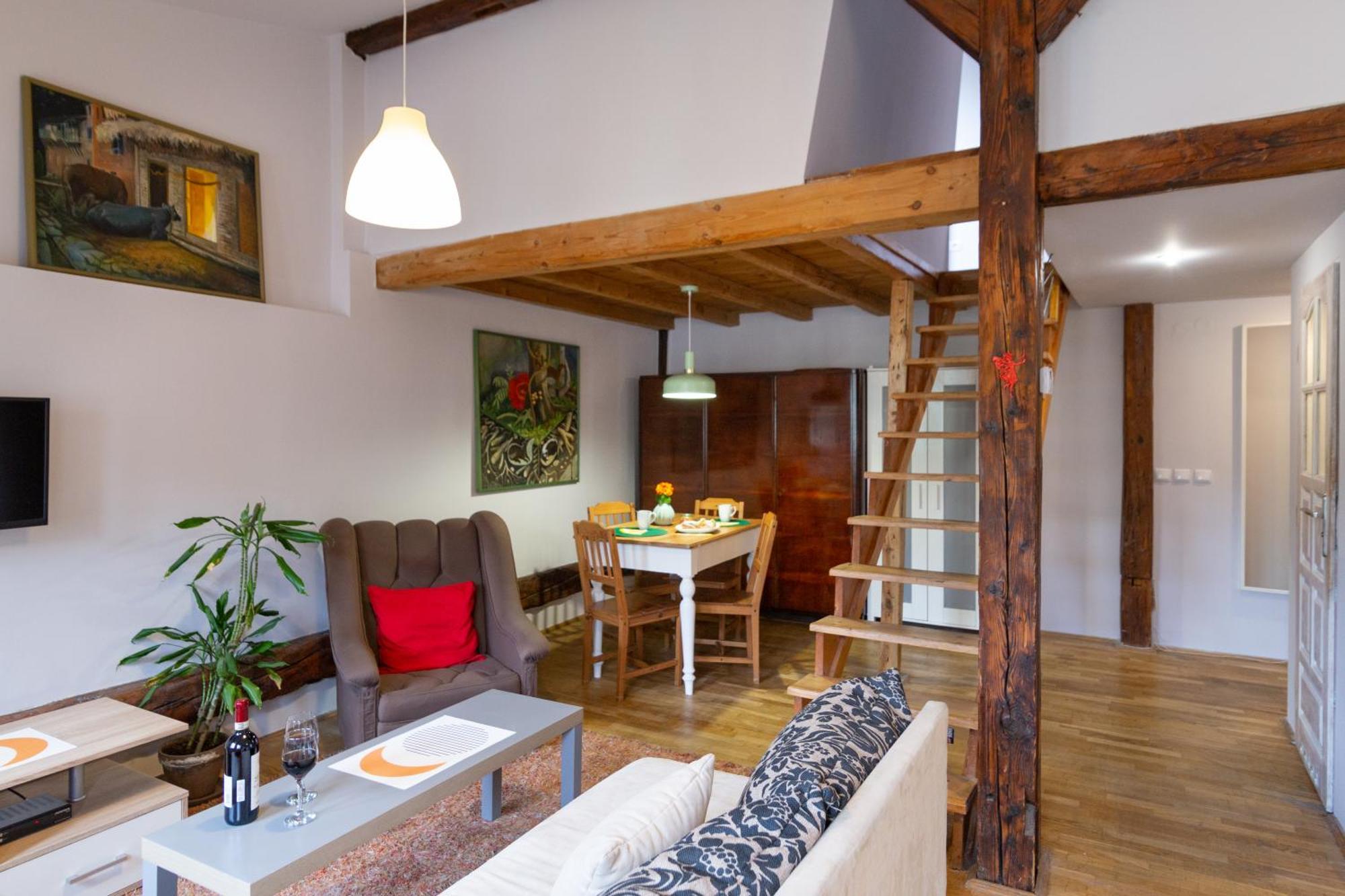Apartment Sky's The Limit! Spacey Loft Krakow