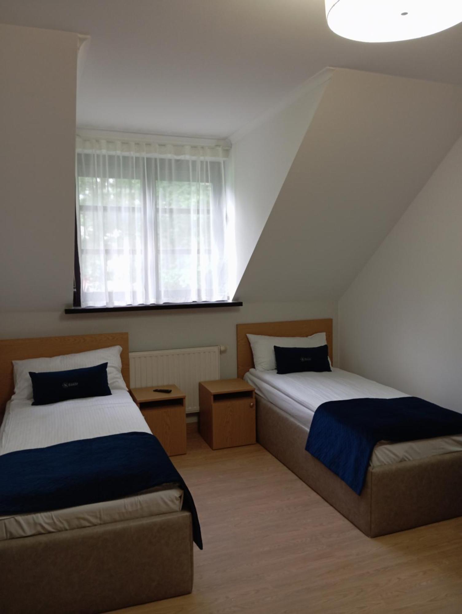 Kontrast 4*