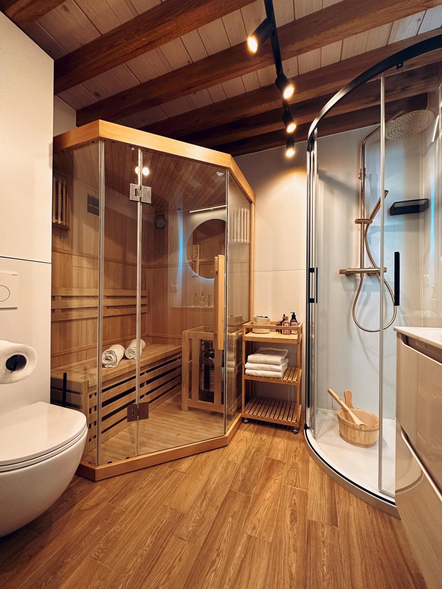 Quiet Luxury On Florianska Apartment Krakow