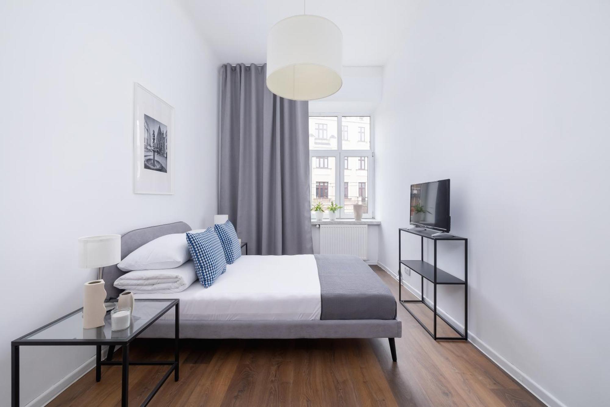 Apartment 2-bedroom With Balcony - Dluga 65 Street *