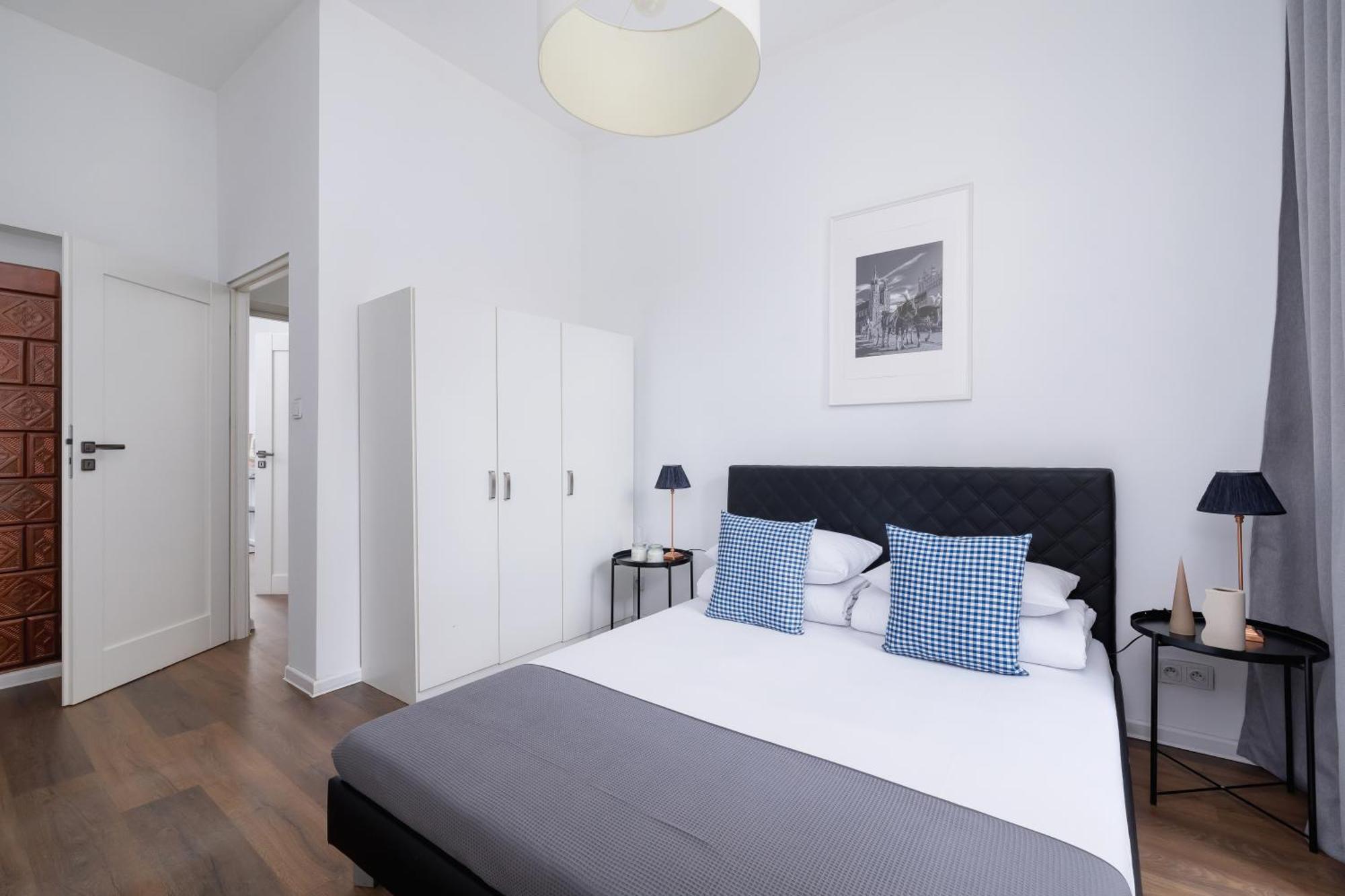 2-bedroom With Balcony - Dluga 65 Street Apartment