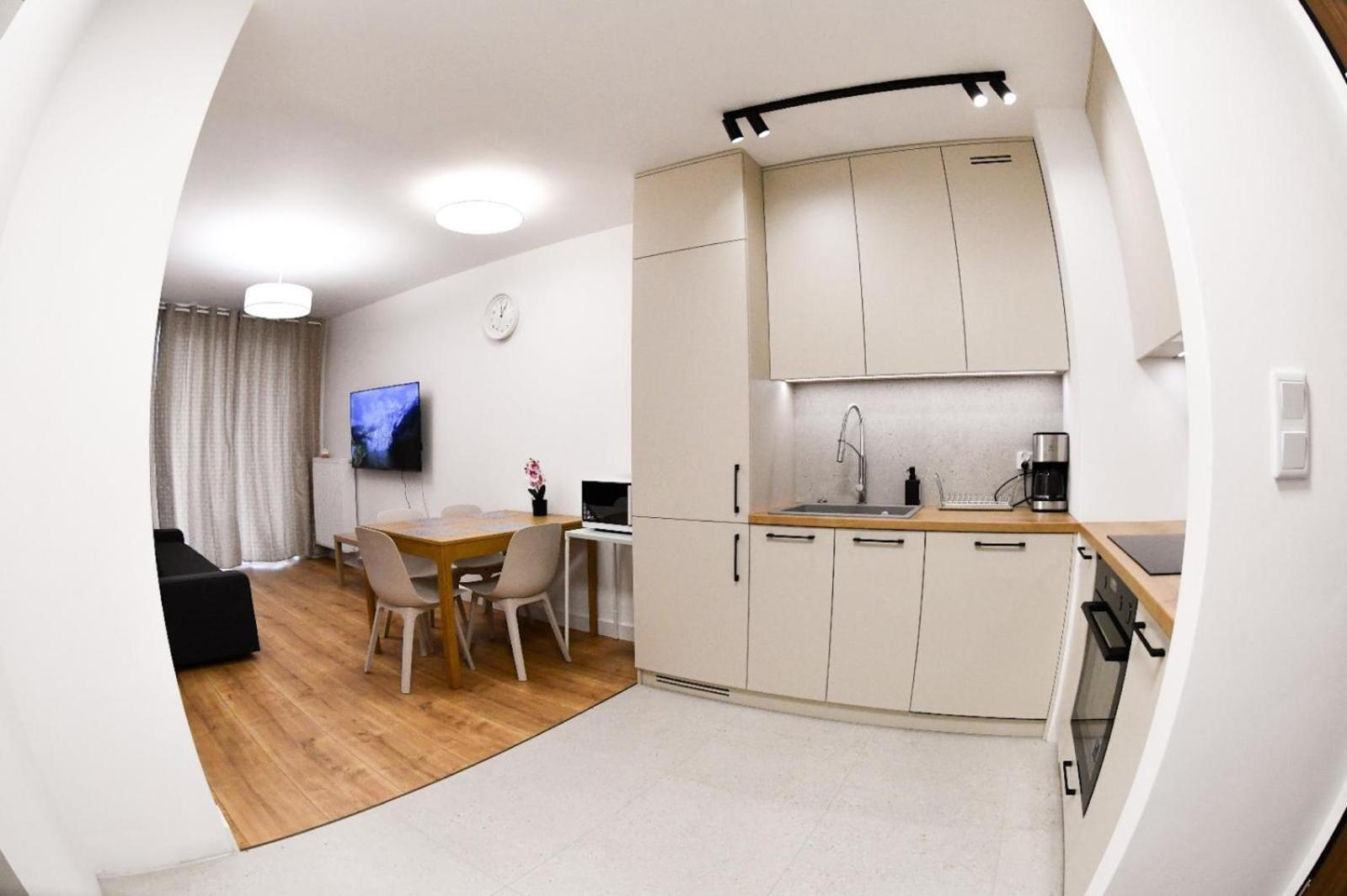 Elegant Two-room Apartment, Center, Balcony ,sleeps 4 Krakau
