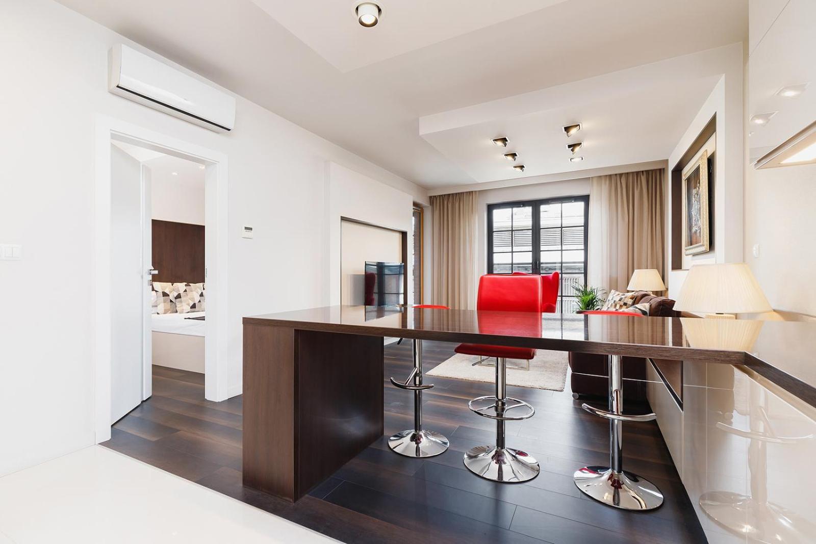 With Private Parking - Lubicz 17 Street Apartment *