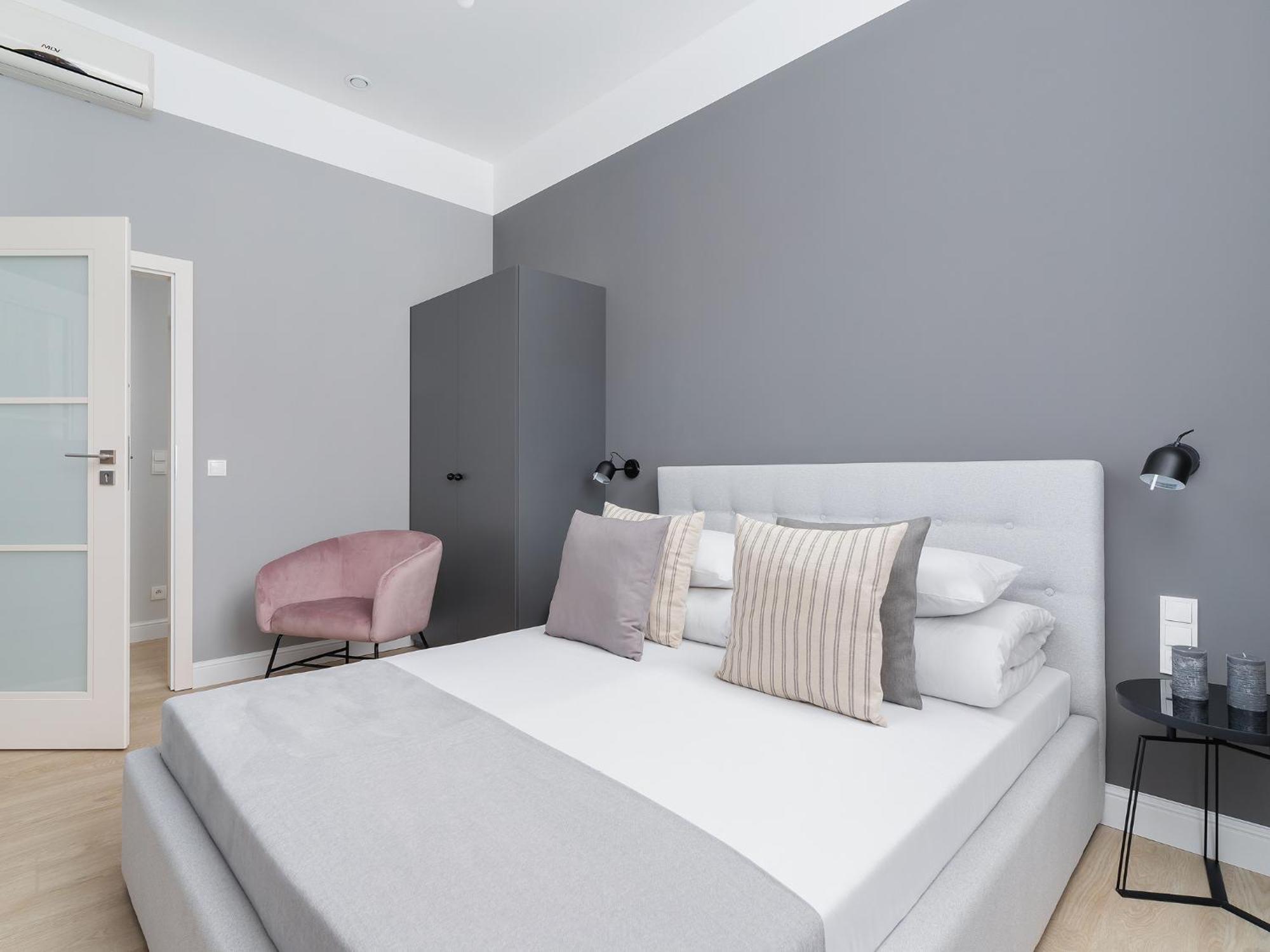 4 Bedroom - Main Square Apartment