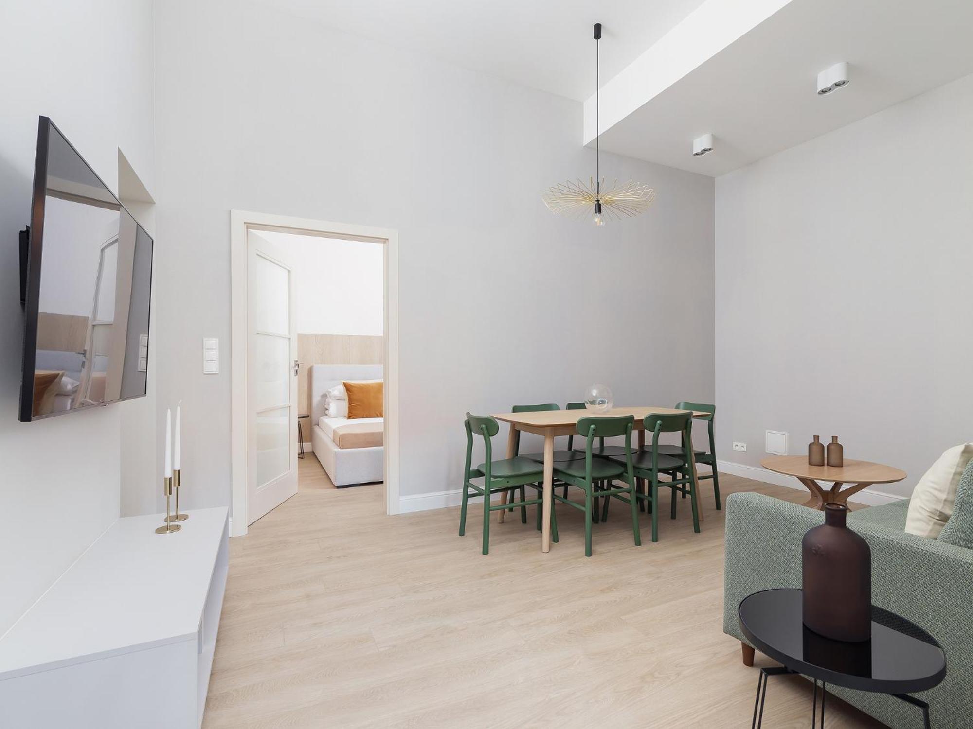 Apartment 4 Bedroom - Main Square *