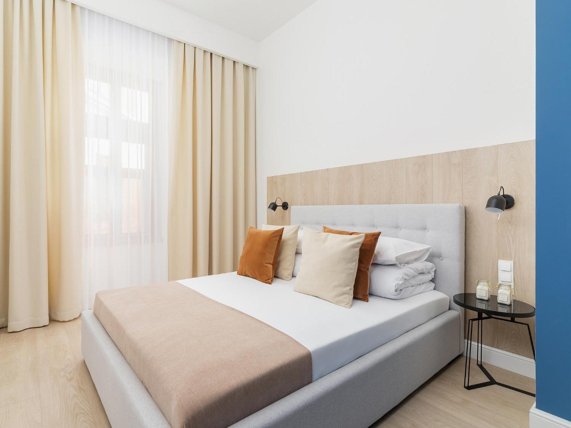 4 Bedroom - Main Square *