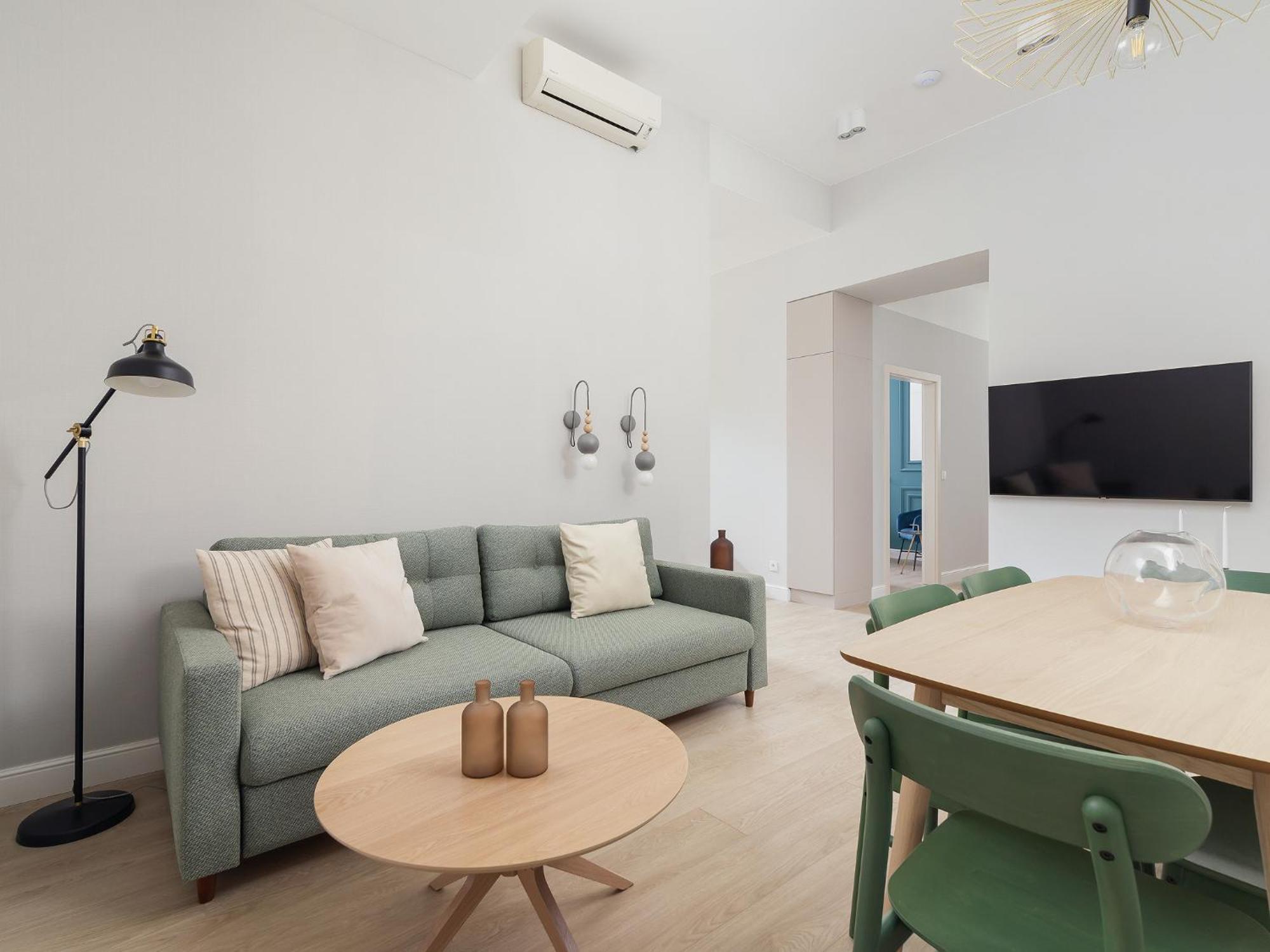 4 Bedroom - Main Square Apartment *