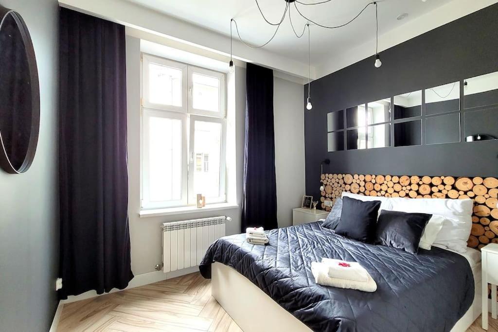 Wild & Huge Comfy 5 Min To Main Square Apartament