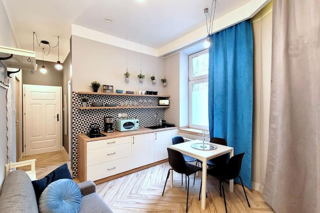 Apartament Wild & Huge Comfy 5 Min To Main Square Kraków