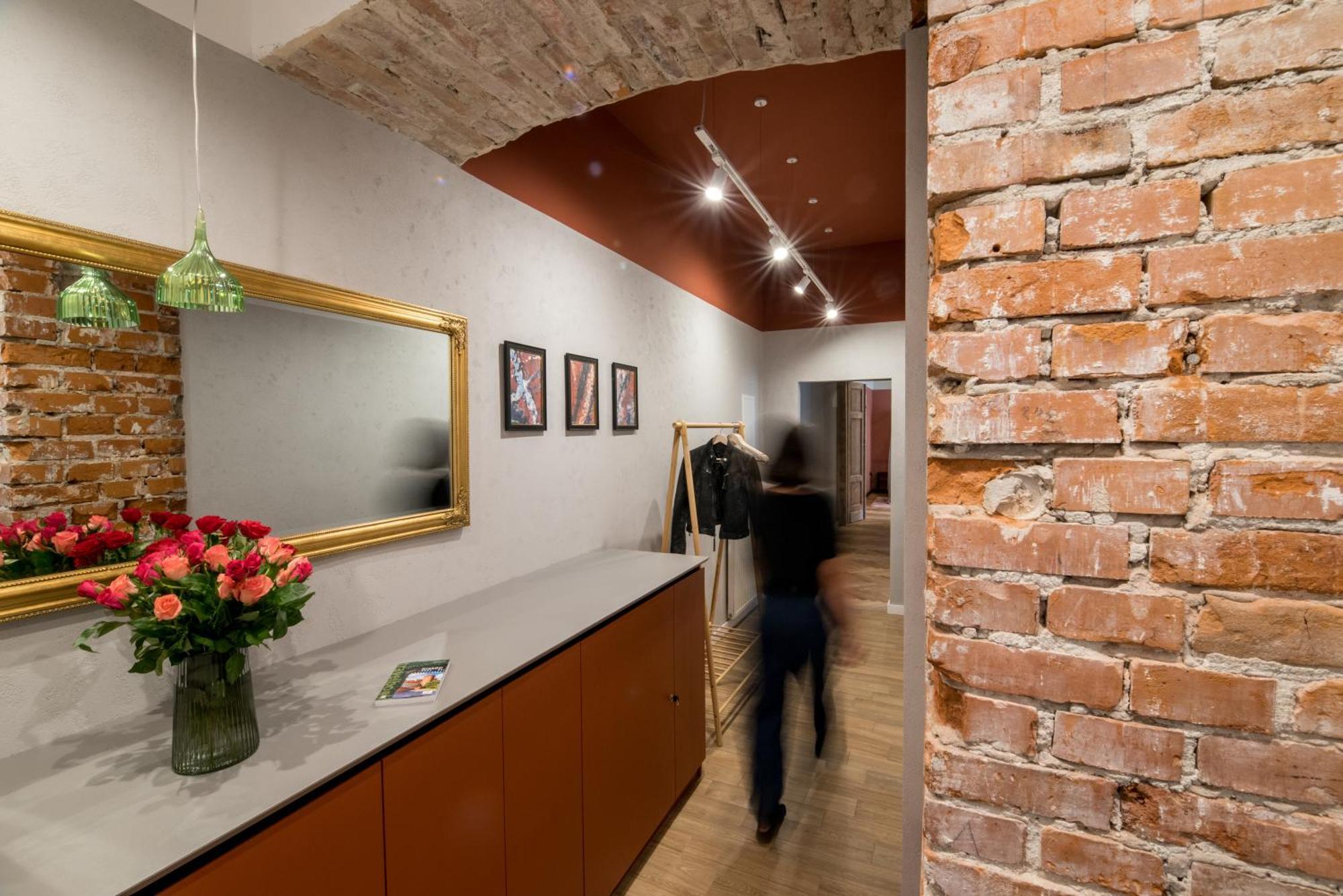 Quiet Luxury On Florianska Apartment