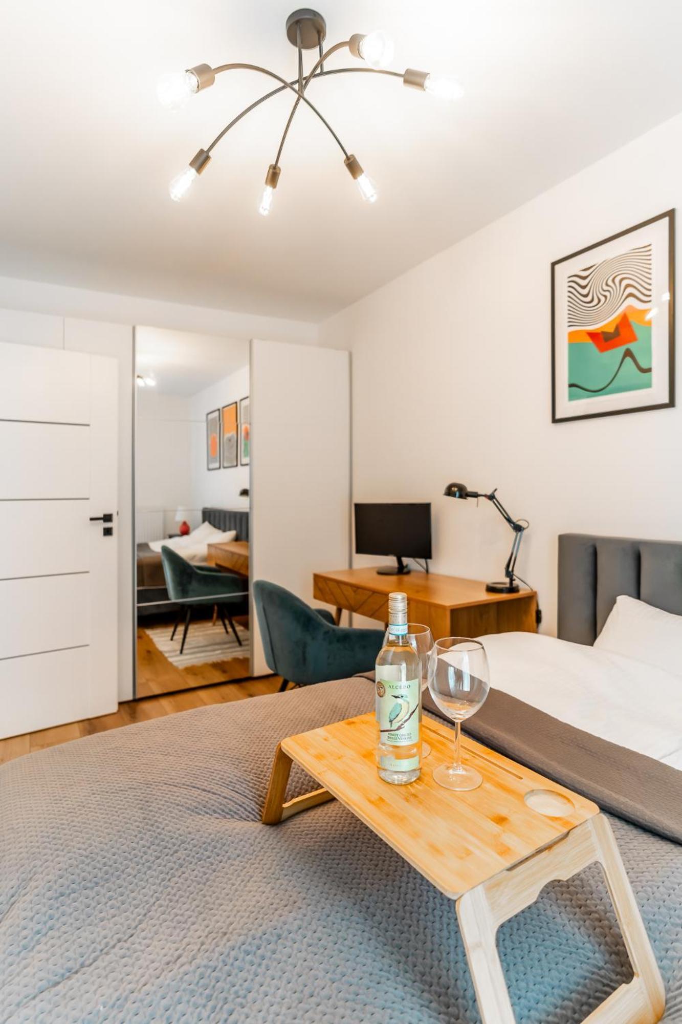 Apartament Bagry - Parking, Balcony, Workspace - By Rentujemy