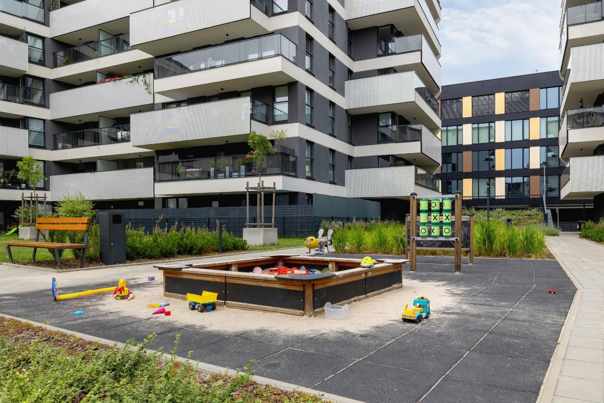 Nowoczesny Z Parkingiem Na Alei Pokoju W Krakowie By Renters Apartment