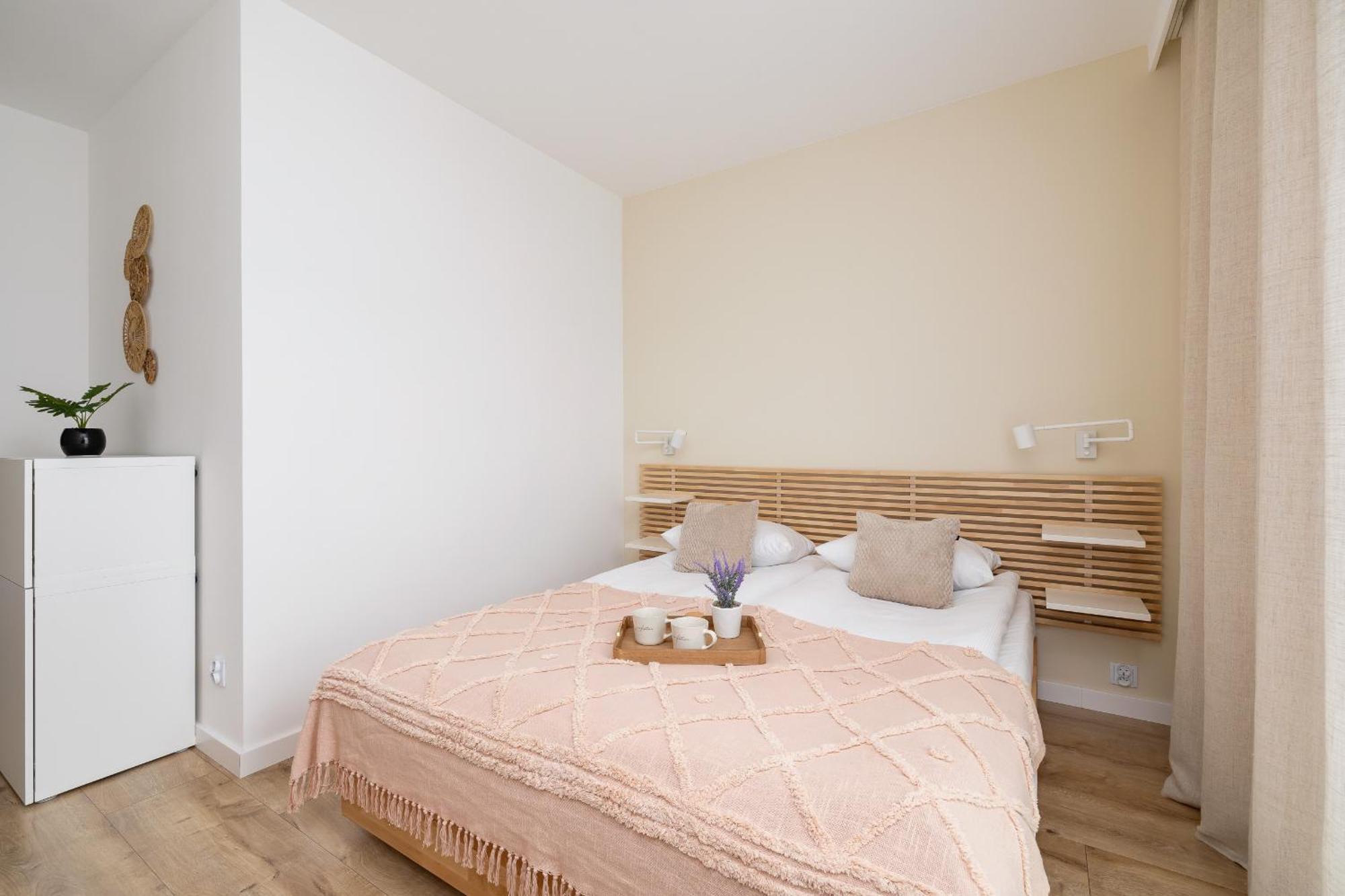 Apartment Nowoczesny Z Parkingiem Na Alei Pokoju W Krakowie By Renters Krakow