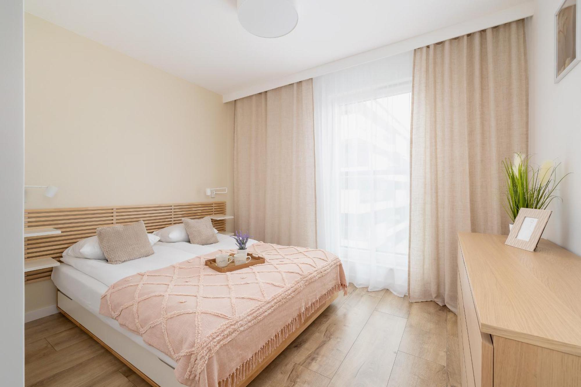 Apartment Nowoczesny Z Parkingiem Na Alei Pokoju W Krakowie By Renters Krakow