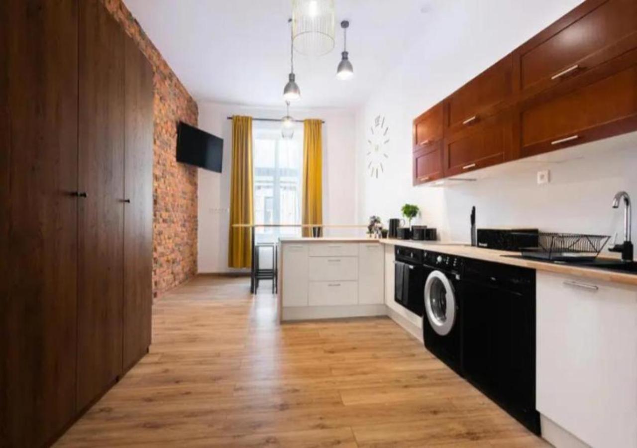 Spacious Center Family Apartment