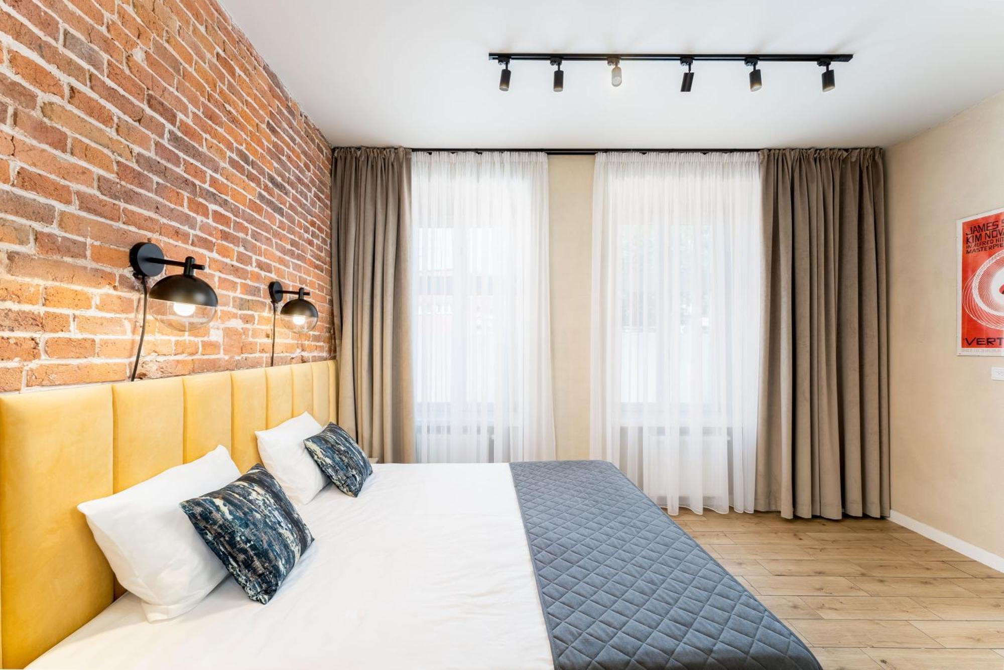 1898 Parkside Boutique Krakow