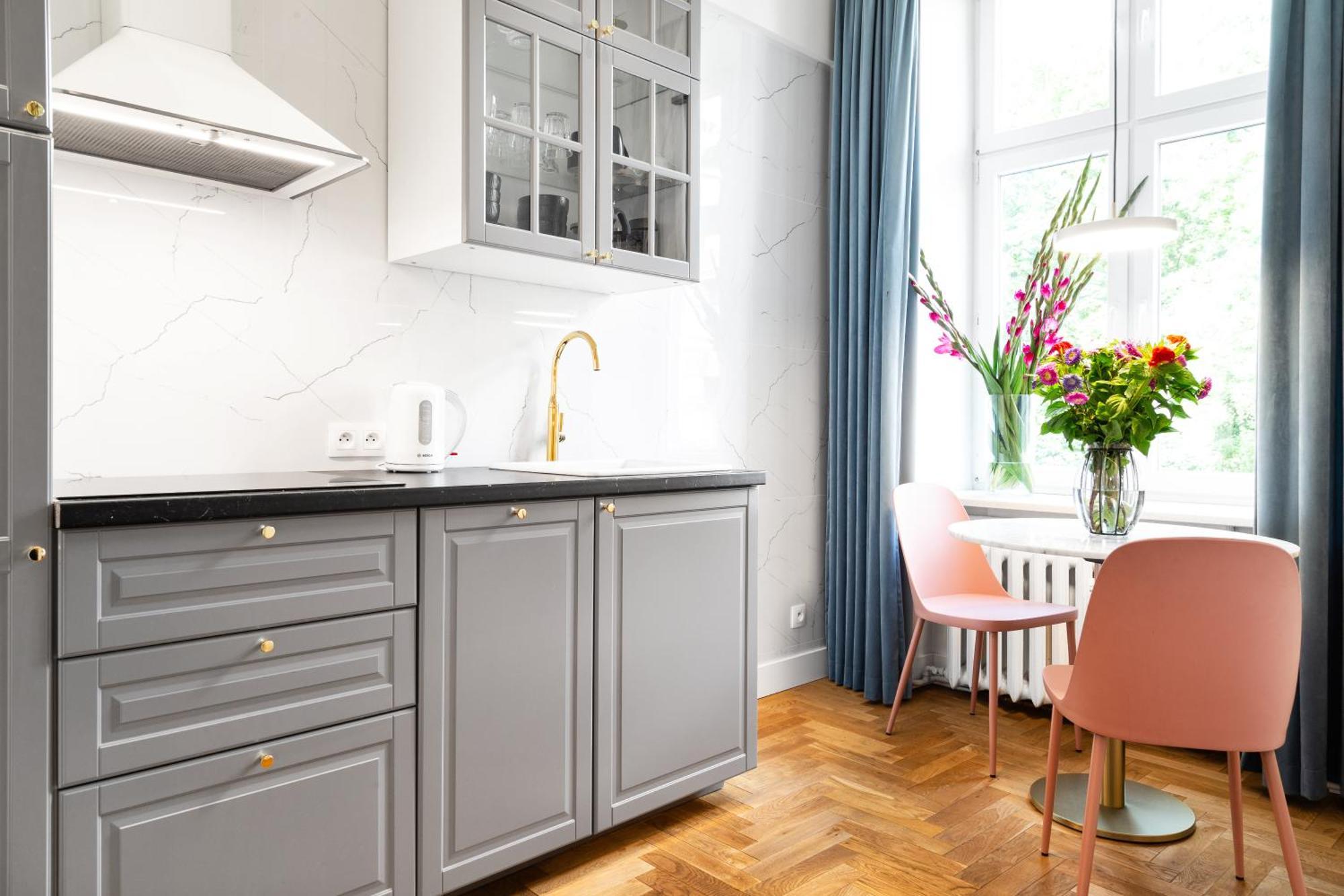 Househost Apartment: Lazarza Street *