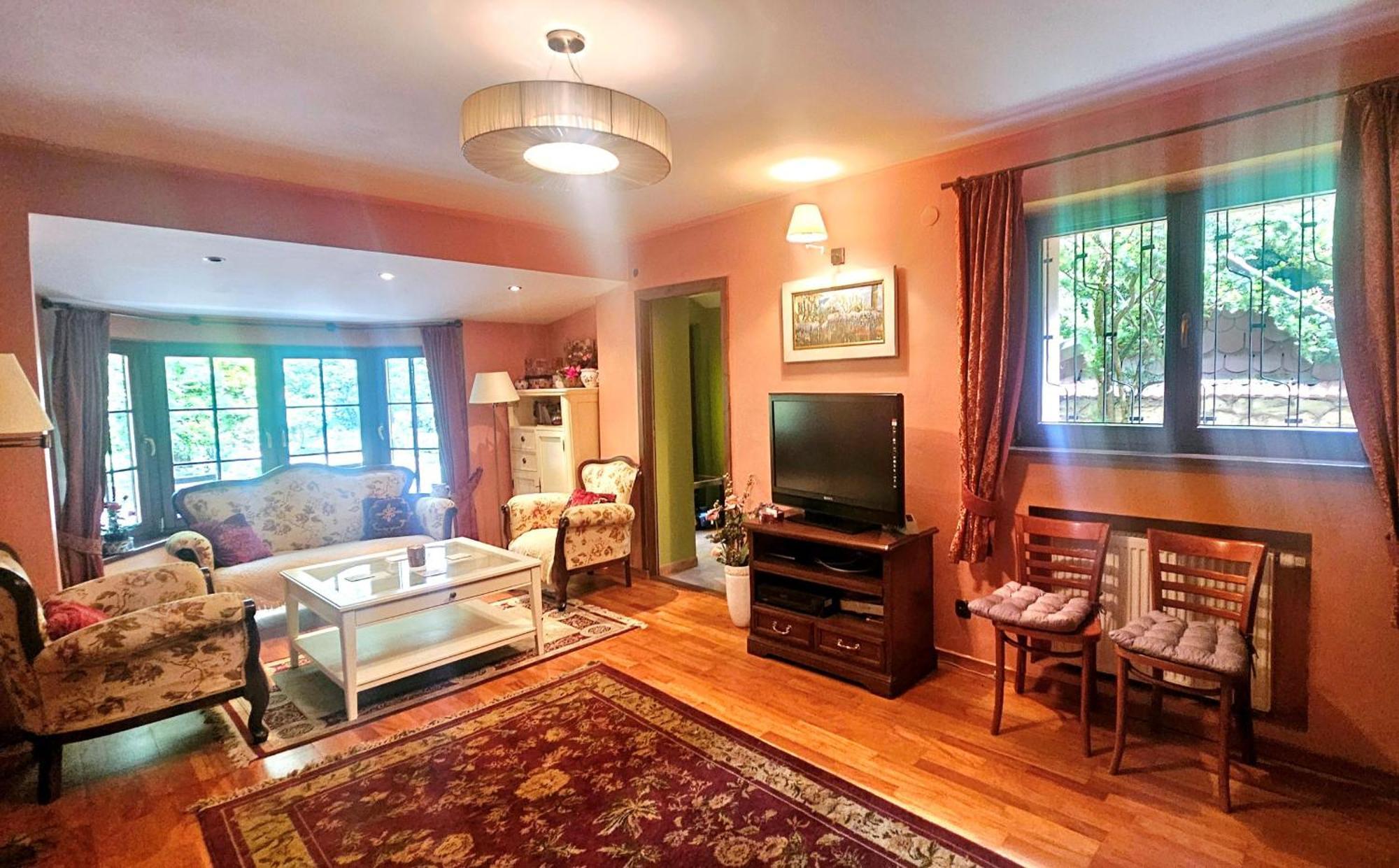 Park Apartment